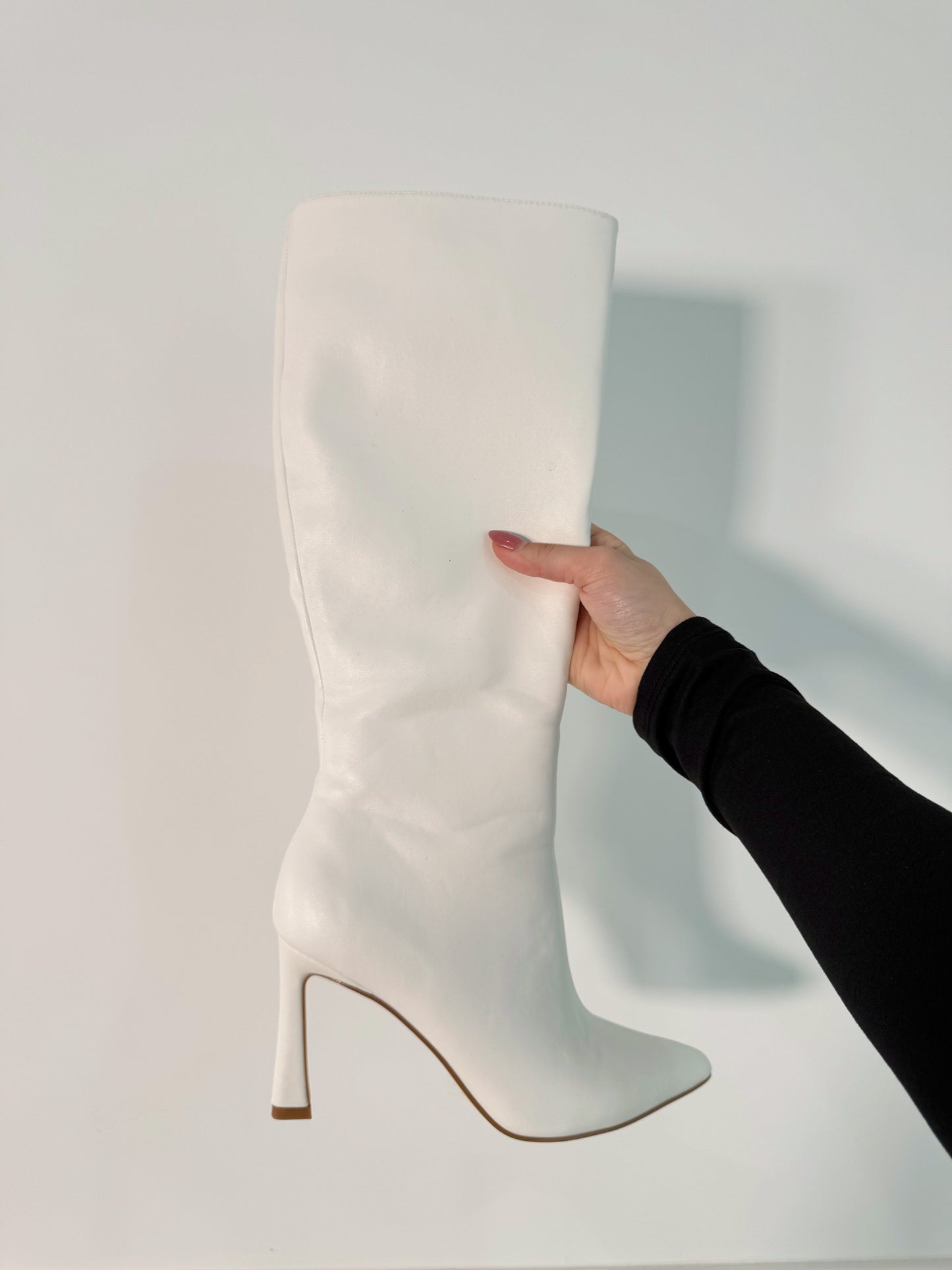 Botas Chess White