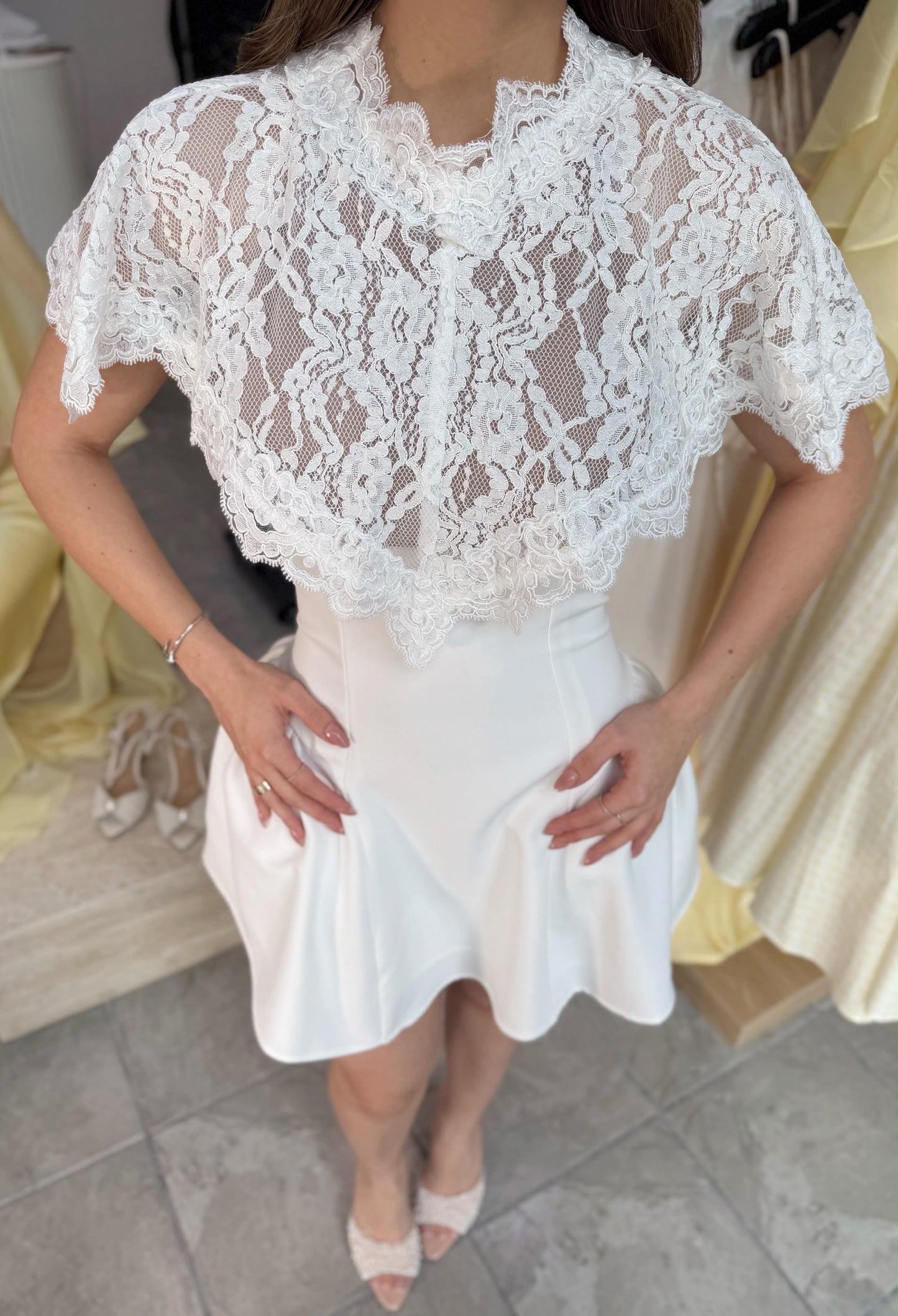 Vestido Lace Cape White