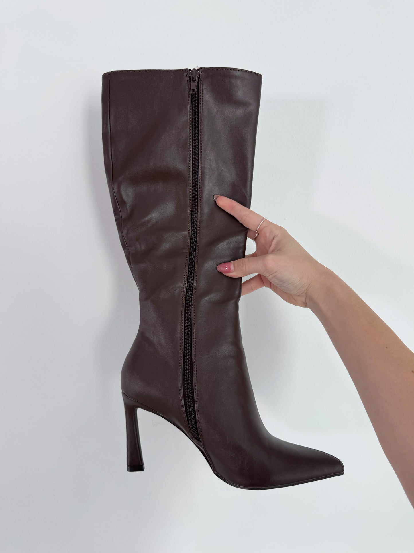 Botas Chess Brown